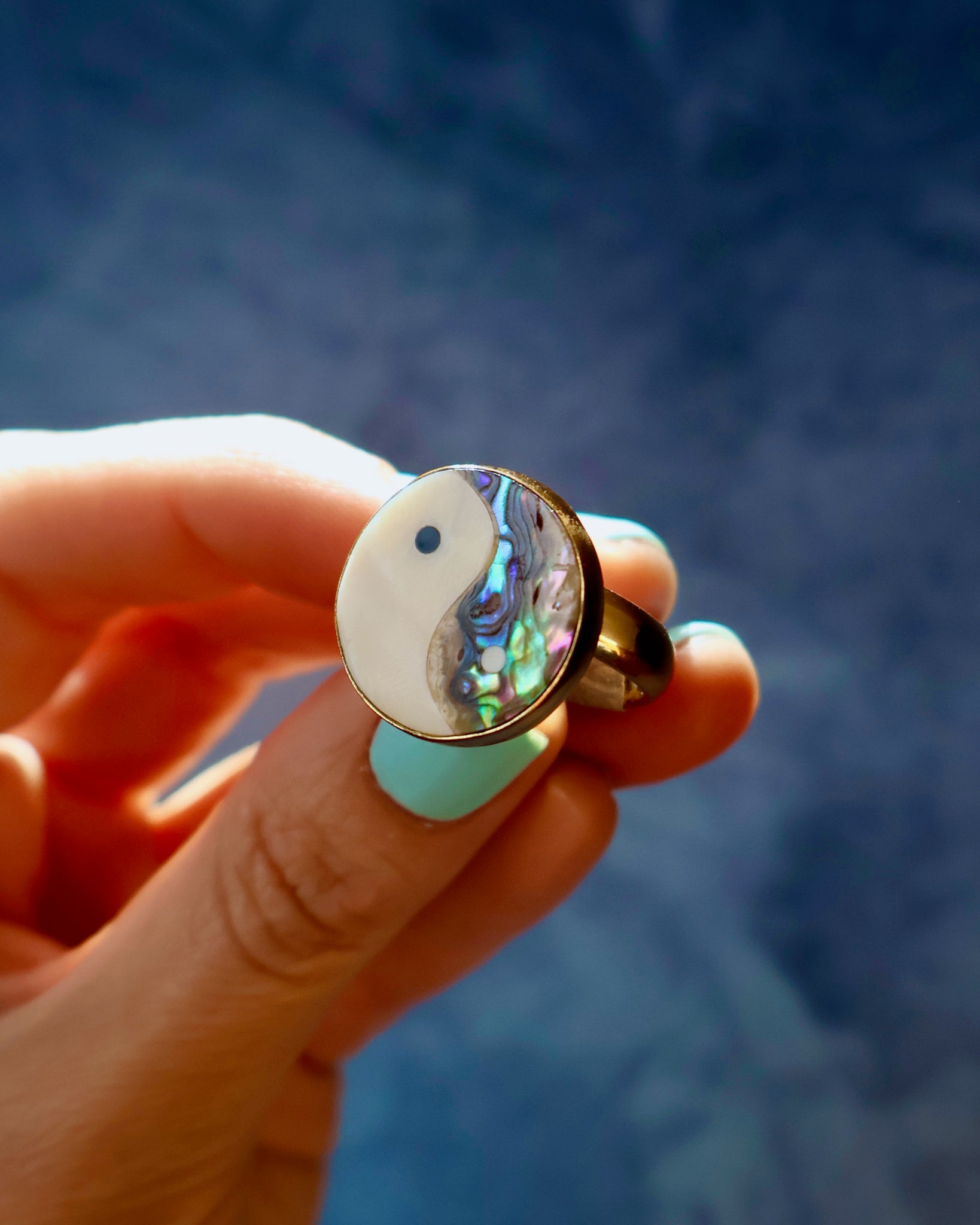 YinYang Mother of Pearl & Abalone Inlay Design Ring in Gold Alchemia Adjustable T6