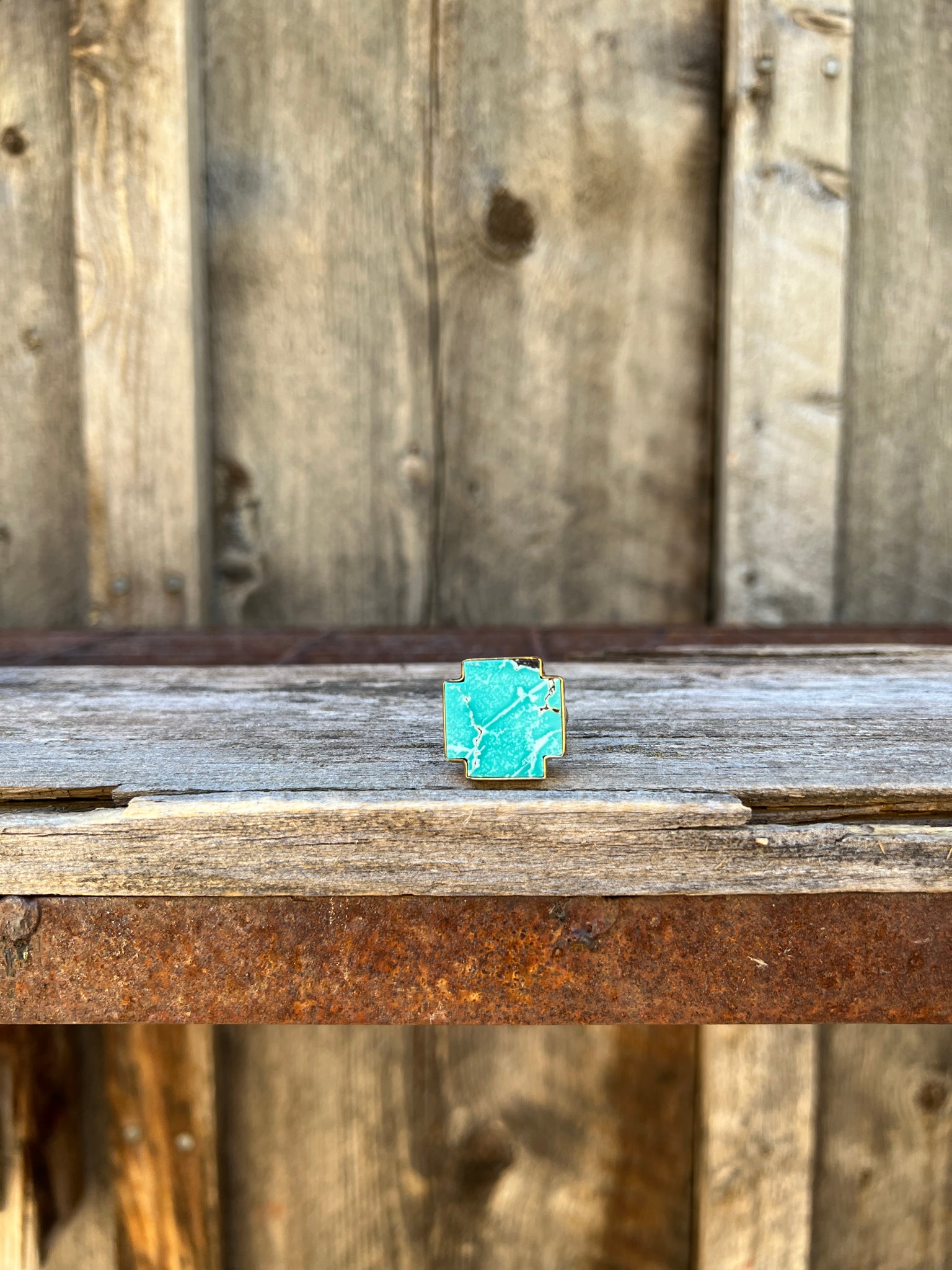 Turquoise alpine-cross ring in Gold Alchemia D12