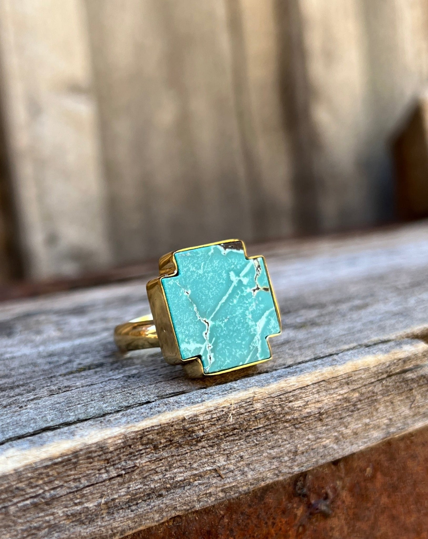 Turquoise alpine-cross ring in Gold Alchemia D12