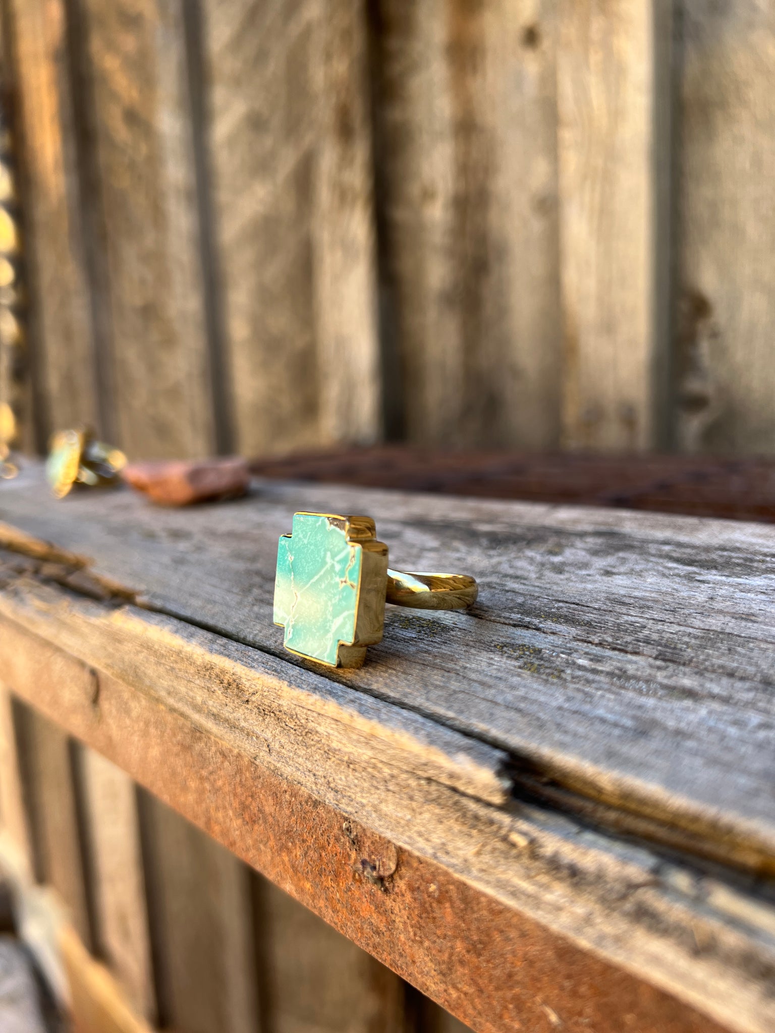 Turquoise alpine-cross ring in Gold Alchemia D12