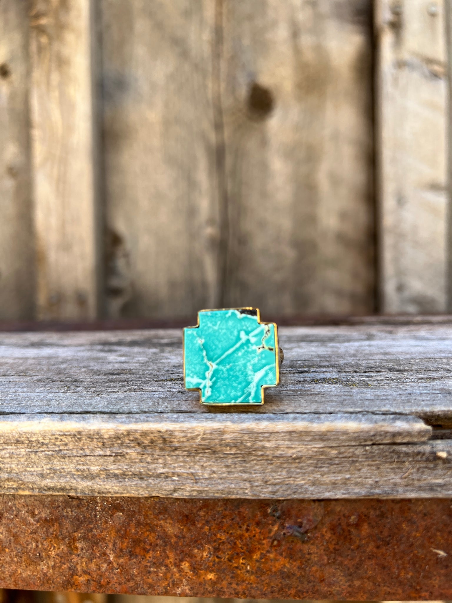 Turquoise alpine-cross ring in Gold Alchemia D12