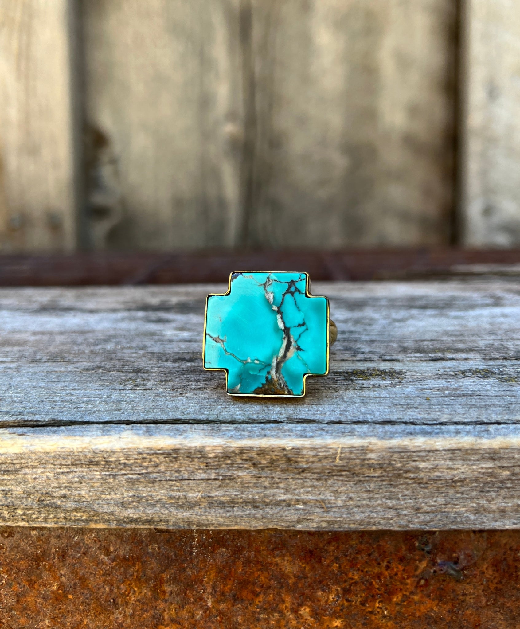 Turquoise alpine-cross ring in Gold Alchemia D13