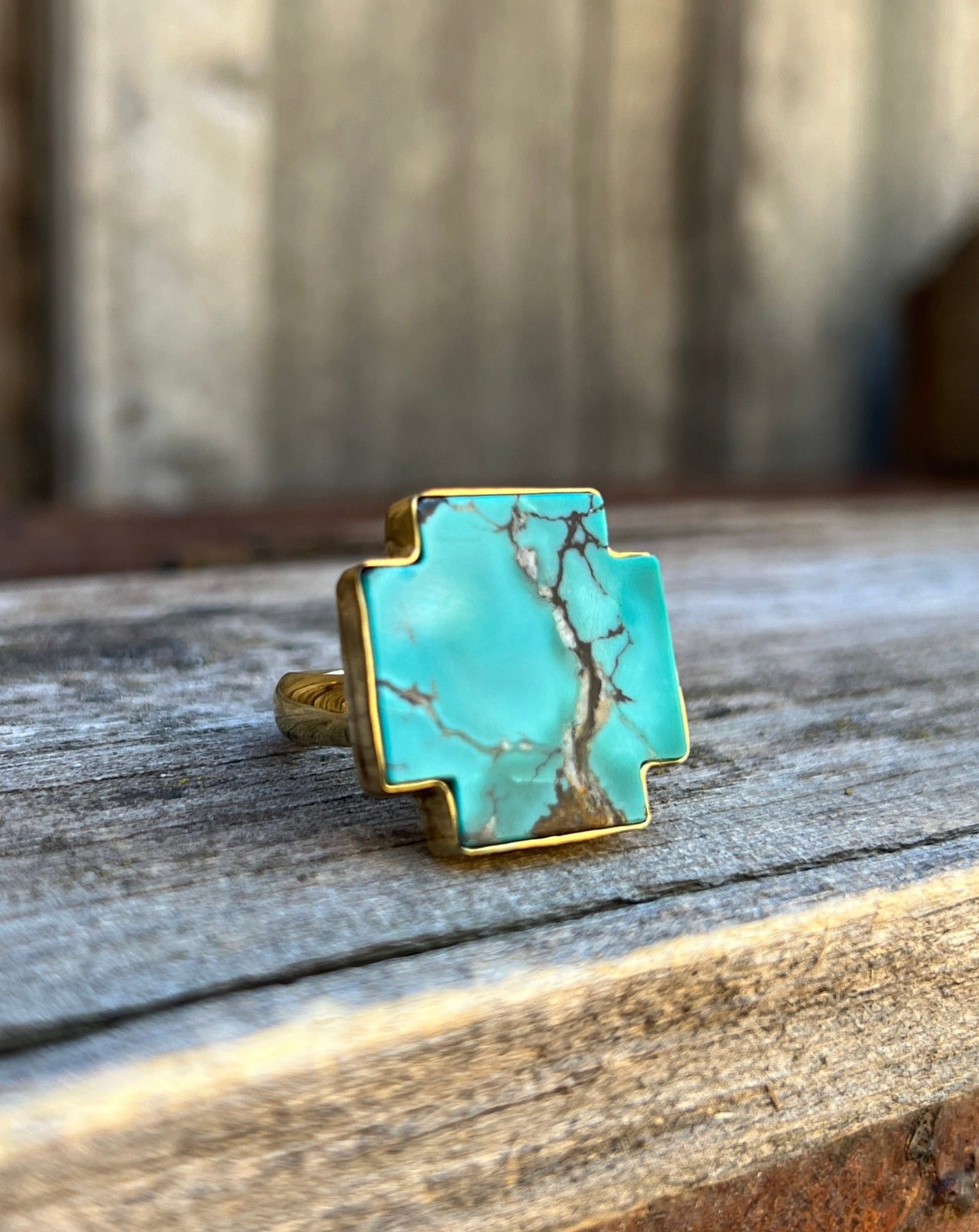 Turquoise alpine-cross ring in Gold Alchemia D13