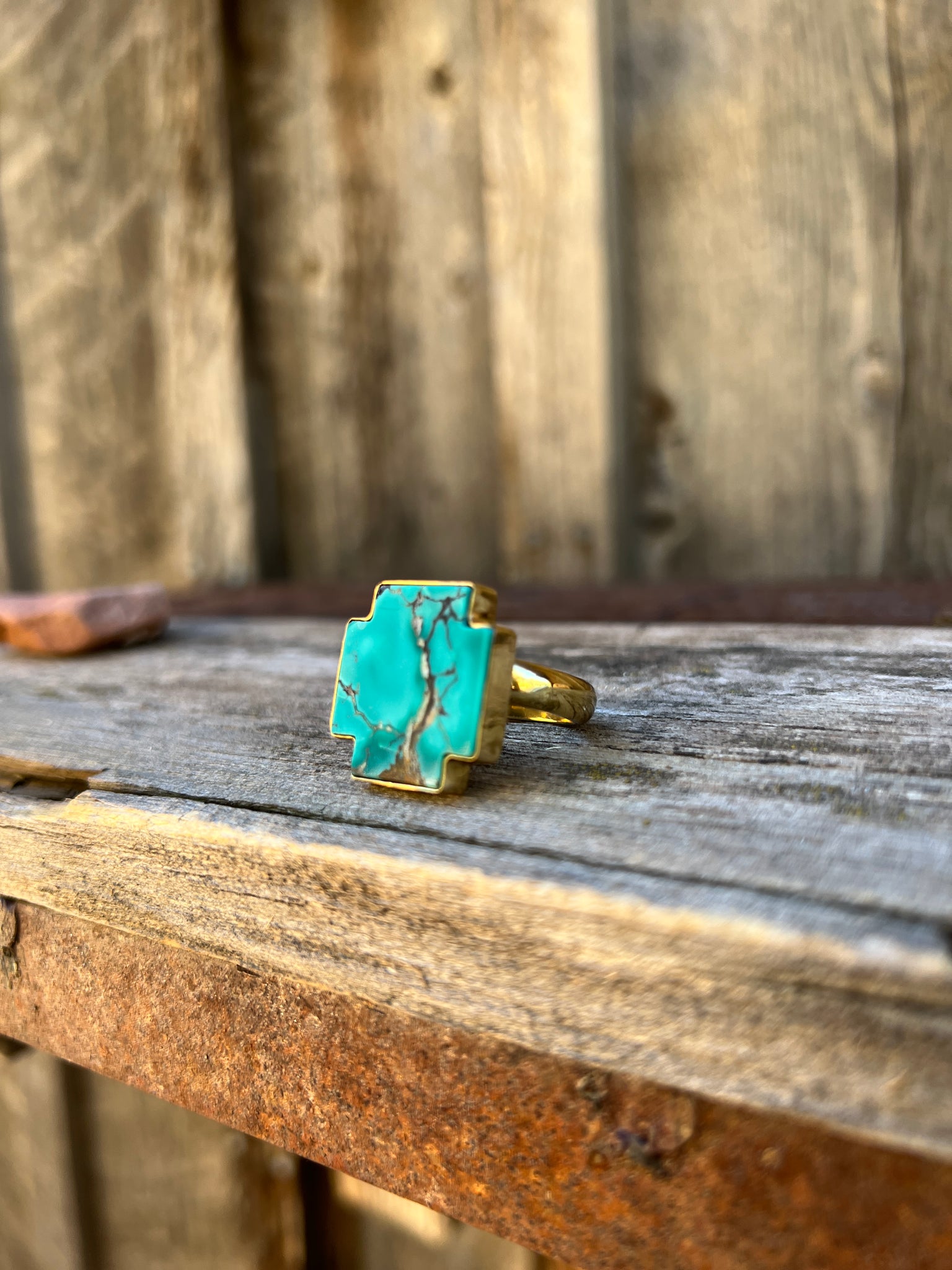 Turquoise alpine-cross ring in Gold Alchemia D13