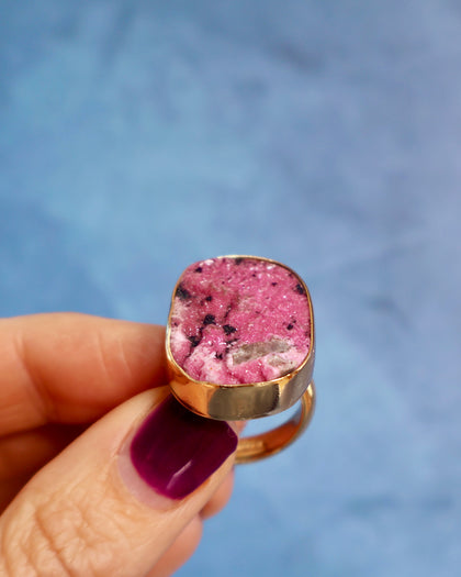 Wild Thistle Cobalto Calcite Ring in Gold Alchemia