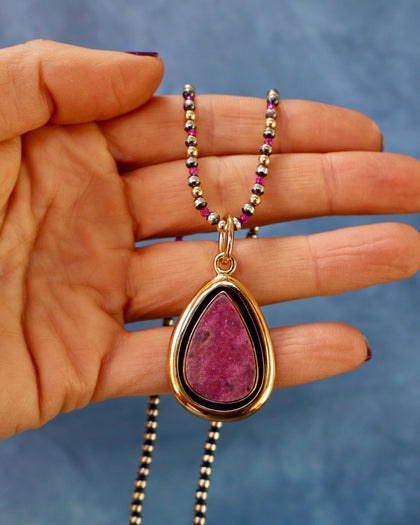 Cobalto Calcite & Gold Alchemia Pendant on Navajo Pearls