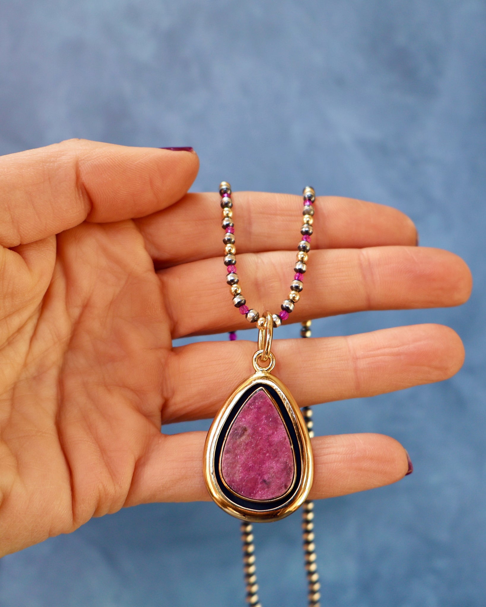 Cobalto Calcite & Gold Alchemia Pendant on Navajo Pearls WT155