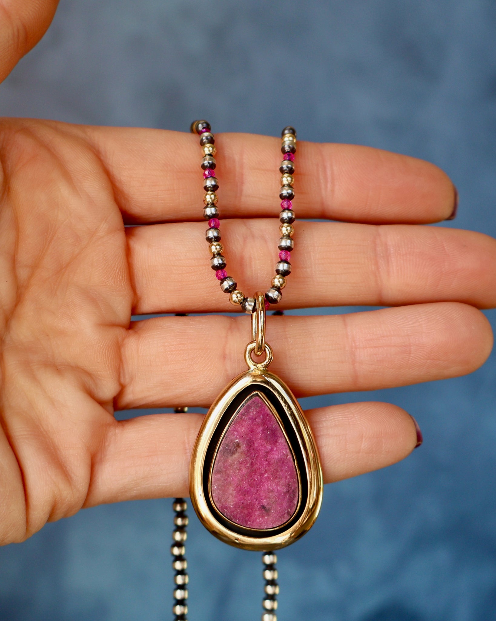 Cobalto Calcite & Gold Alchemia Pendant on Navajo Pearls WT155