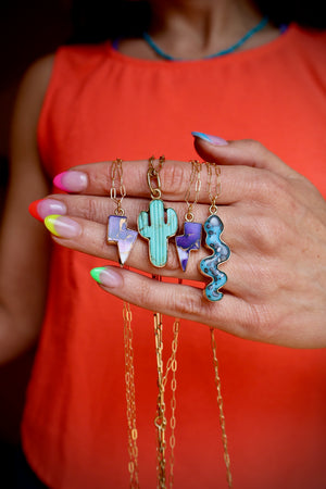 Electric Desert Mojave Turquoise Bolt Necklace E33