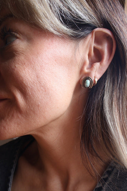 Lil Horseshoe Rainbow Studs Varascite