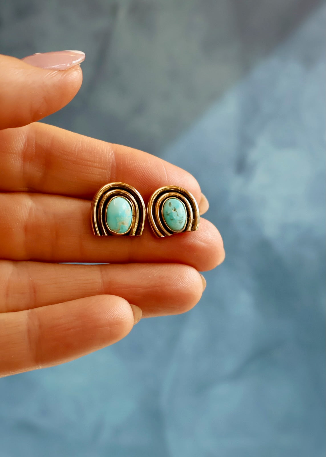 Lil Horseshoe Rainbow Studs White Water Turquoise EW52